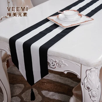 Melnā un baltā svītrainām galda runner sabiezējums kokvilnas auduma kāzu kurpes ministru kabineta karoga viesnīcā gultā skrējējs ar pušķi